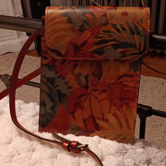 Patricia Nash leather crossbody - Picture 2 of 5